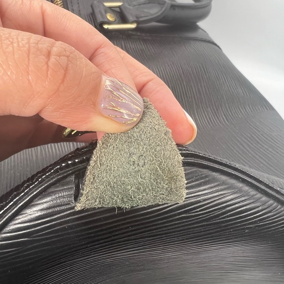 Louis Vuitton AUTHENTIC Epi Keepall 50 PreLoved - Picture 4 of 17